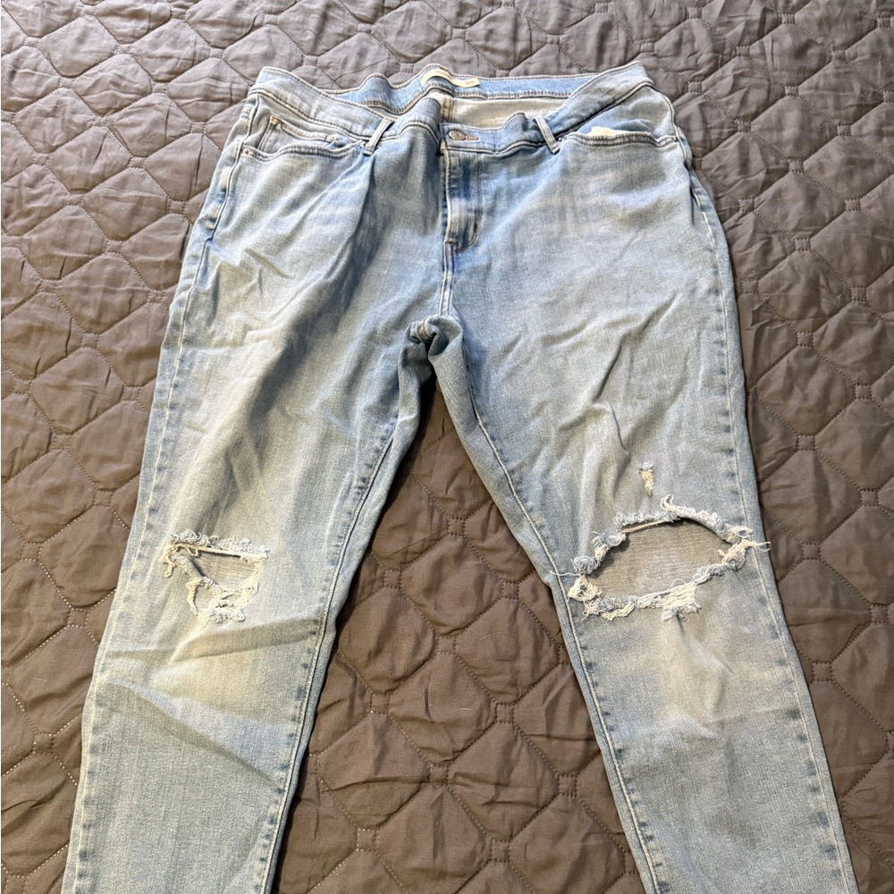 Light Wash Distressed Women’s Jeans - Casual Slim Fit
